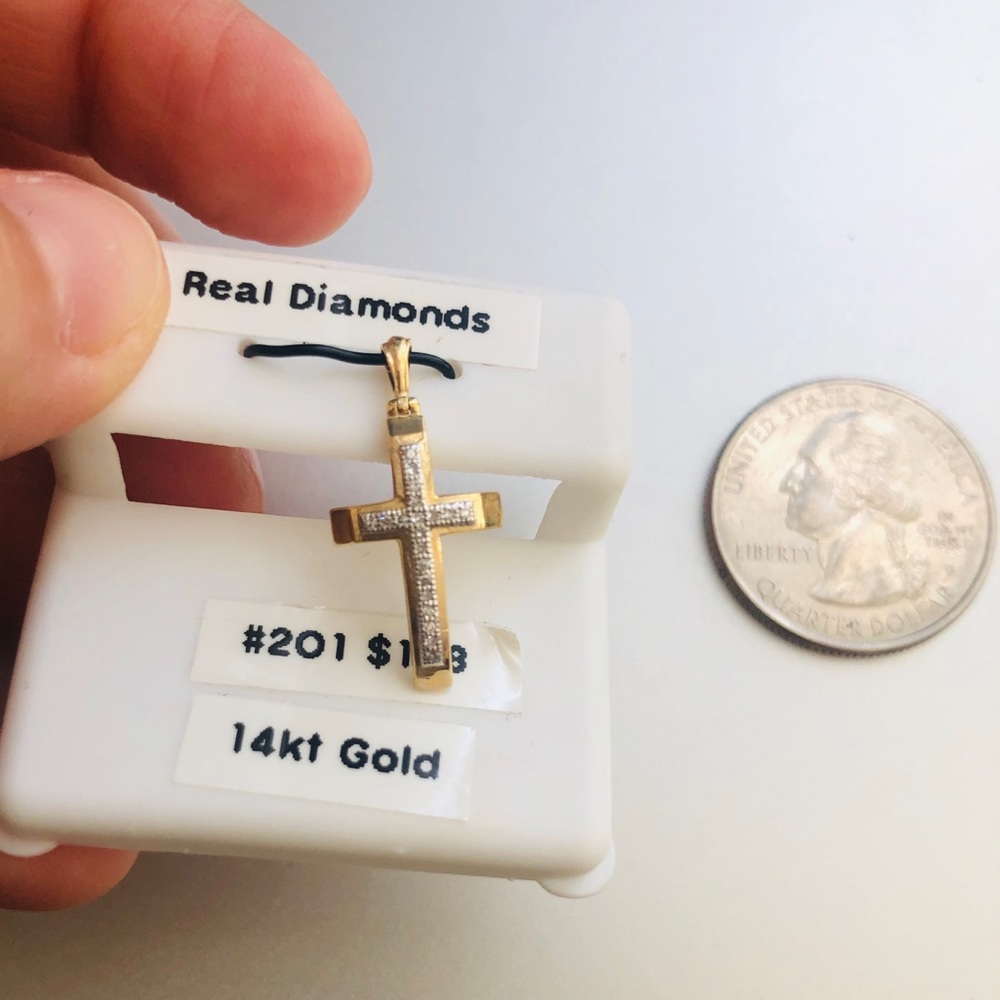 14 KT. Gold cross with Diamonds